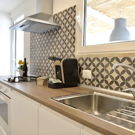 Sleeps 2 Air Con Wifi Monopoli