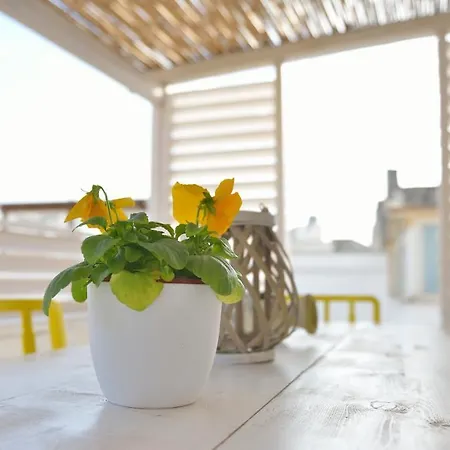 Sleeps 2 Air Con Wifi Apartment Monopoli